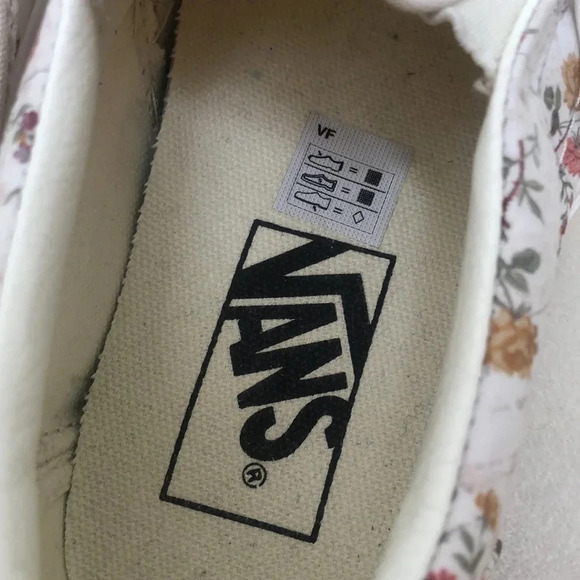 Vans Classic Slip-On Shoes In  Vintage Floral - Picture 4 of 8